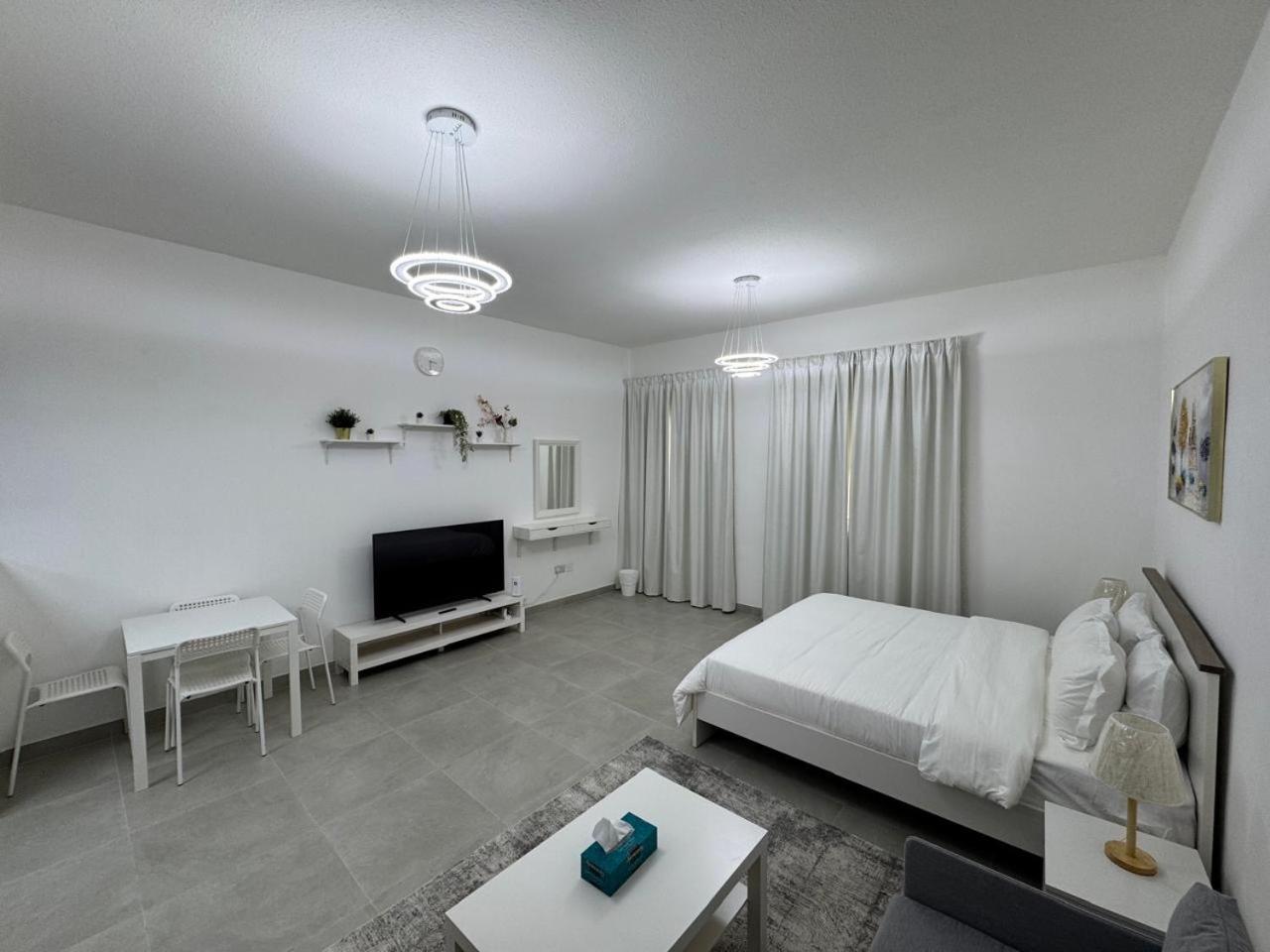 شقة England Cluster International - Bright,spacious And Well Furnished