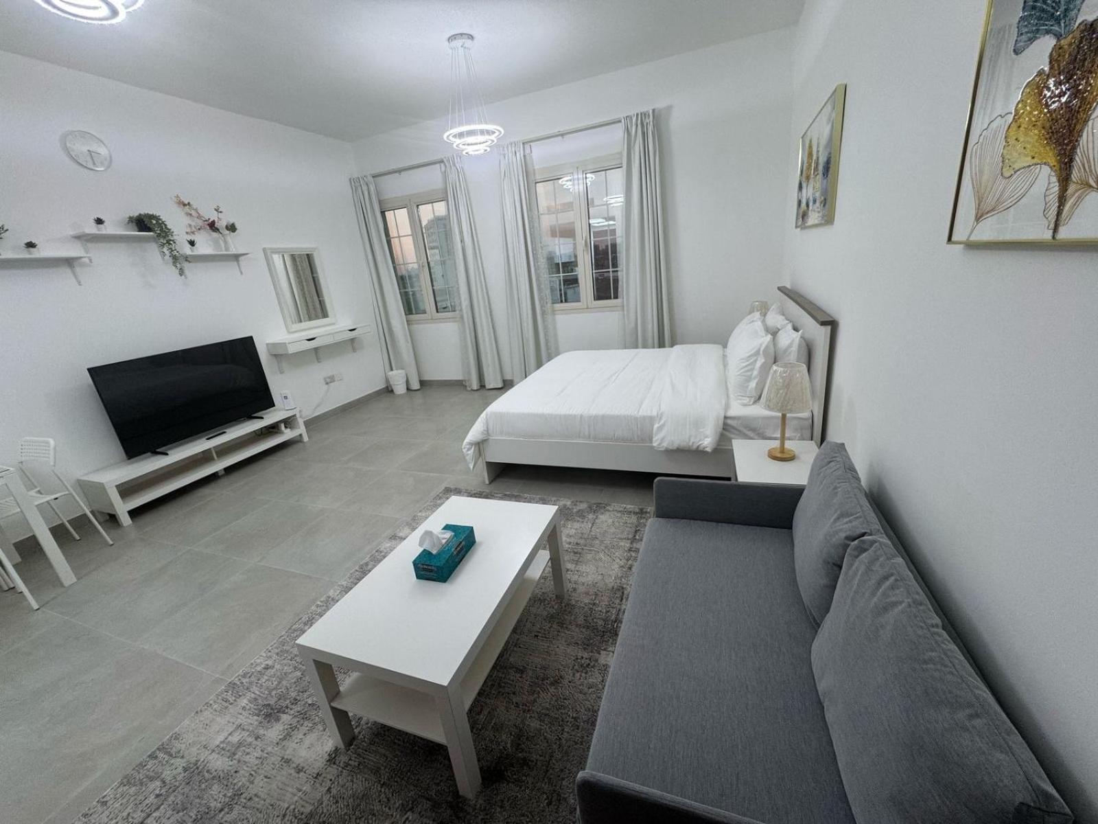 England Cluster International - Bright,spacious And Well Furnished دبي
