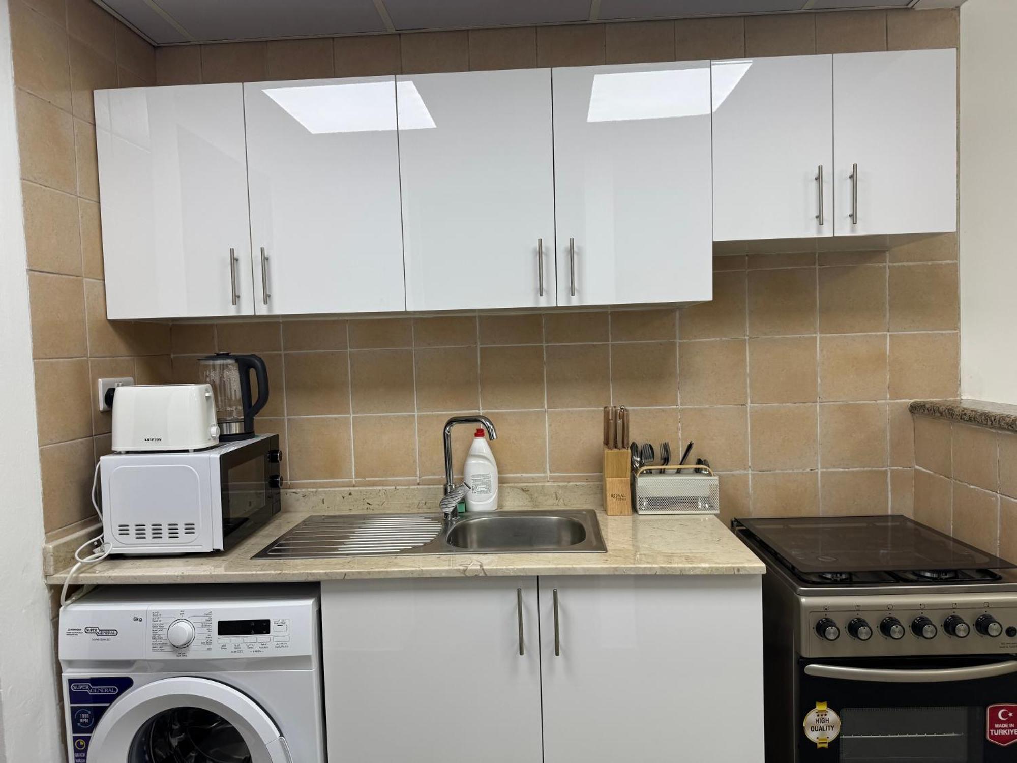 England Cluster International - Bright,spacious And Well Furnished شقة